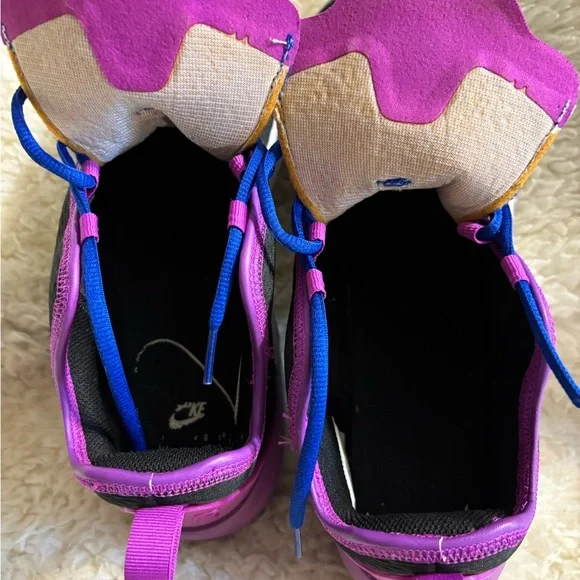 Nike Black and Purple Athletic Shoes with Sporty Design - Picture 7 of 8